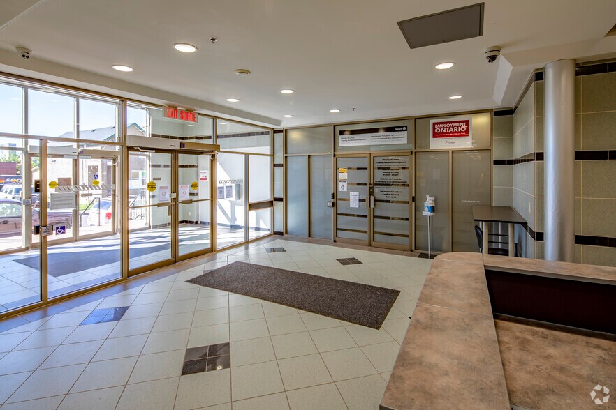 More Photos Of 78 Richmond St W, Oshawa Office For Lease