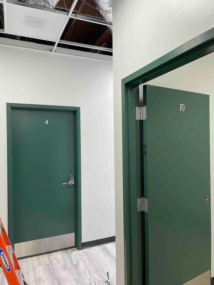 More Photos Of 1236 Arden Way, Sacramento Showroom For Sale
