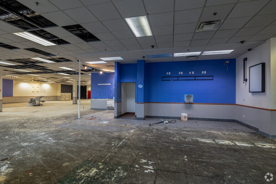 More Photos Of 2209 Richland Mall, Mansfield Unknown For Sale