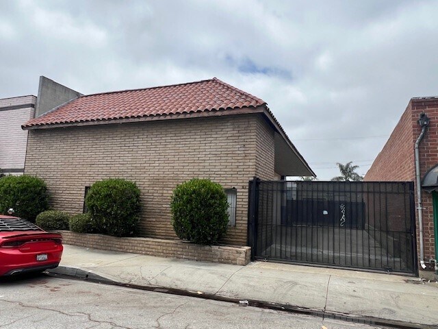 More Photos Of 3739-3741 Robertson Blvd, Culver City Service For Sale