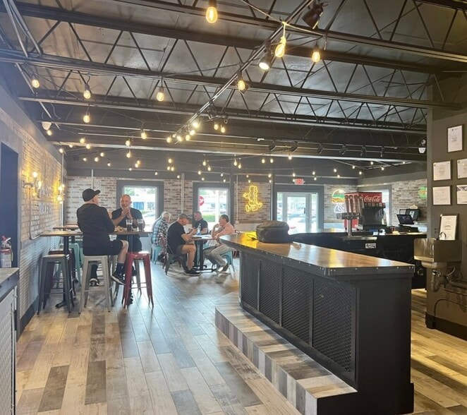 More Photos Of 1417 NE 26th St, Wilton Manors Restaurant For Lease