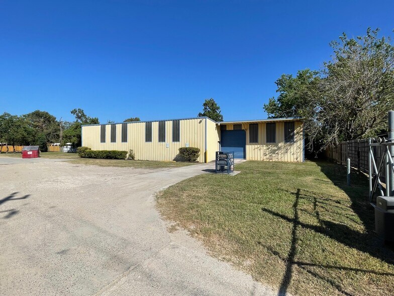 More Photos Of 11601 McKinley St, Houston Manufacturing For Sale
