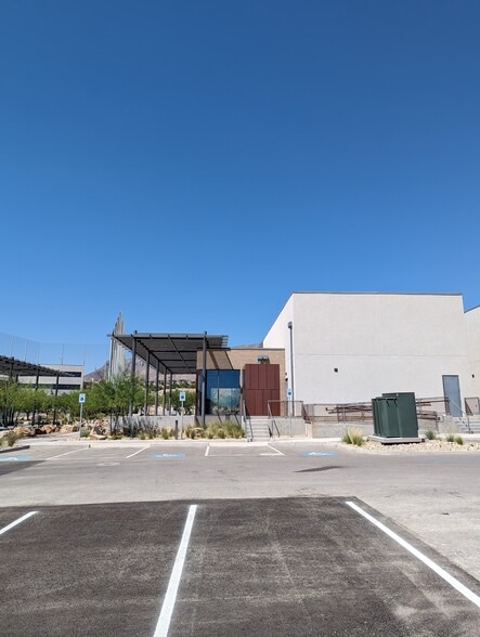 More Photos Of 350 Vin Rambla, El Paso Freestanding For Lease