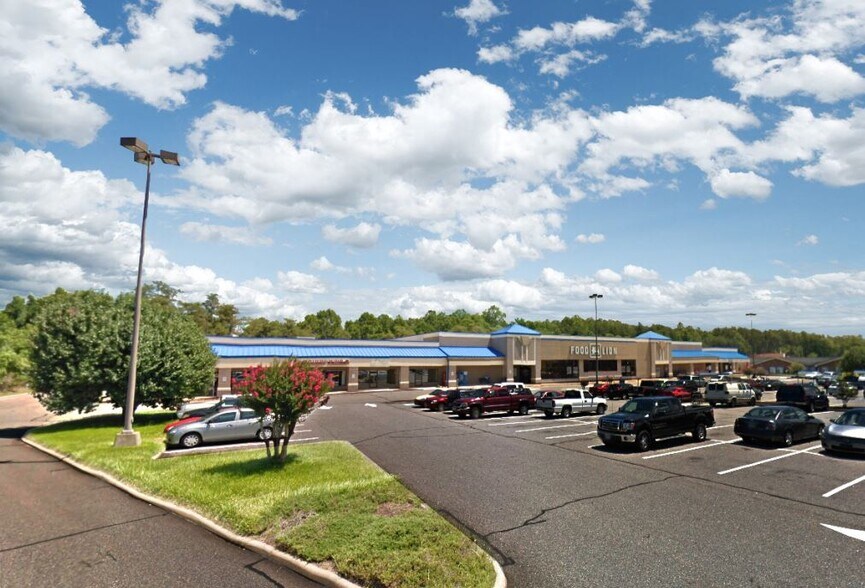 More Photos Of 1101 Brookdale St, Martinsville Supermarket For Lease
