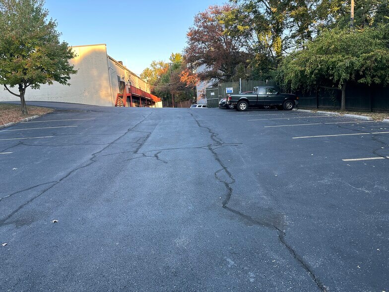 More Photos Of 1910 Garden Springs Dr, Lexington Office For Lease