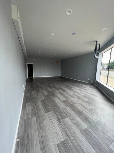 More Photos Of 1845-1849 Straight Path, Lindenhurst Freestanding For Lease