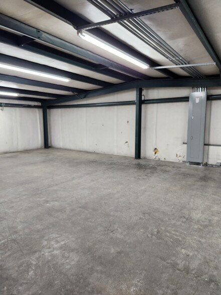 More Photos Of 3225 Highway 31 S, Decatur Industrial For Lease