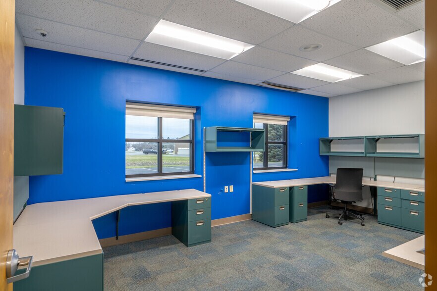 More Photos Of 26 Steele Ave, Arcade Office For Lease