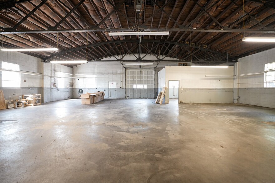 More Photos Of 417 S Mill St, Lexington Auto Repair For Sale