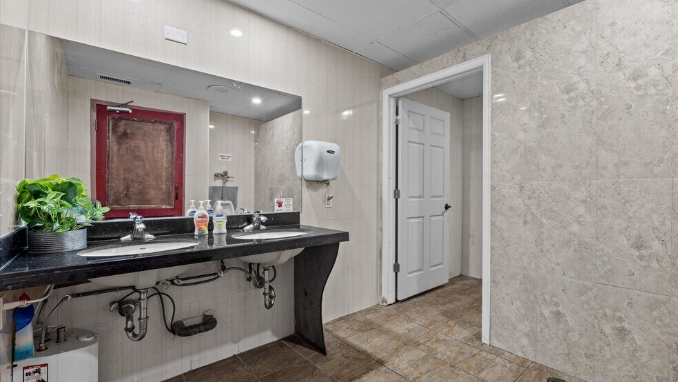 More Photos Of 2839 North Ave, Grand Junction Restaurant For Sale