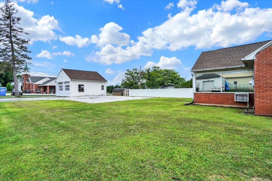 More Photos Of 2260 Carlisle Rd, York Office For Sale