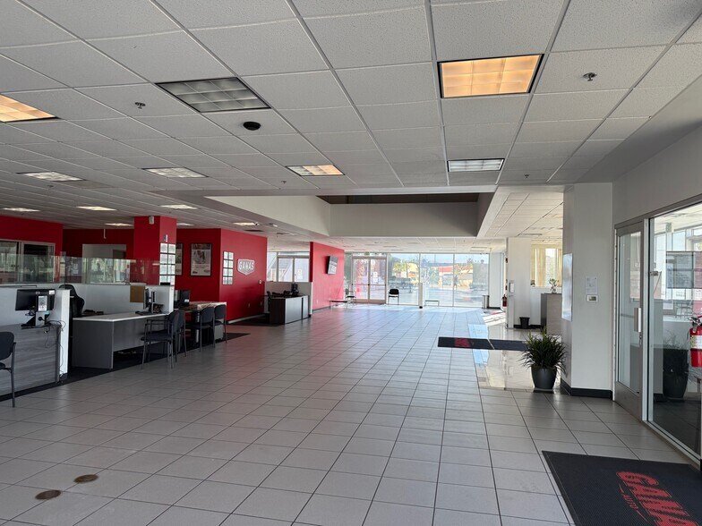 More Photos Of 11705 Valley Blvd, El Monte Auto Dealership For Lease