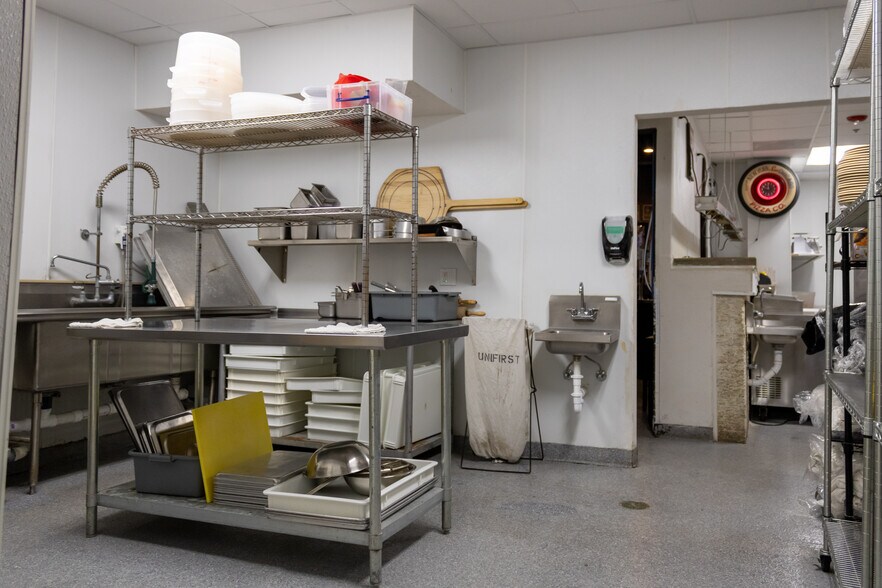 More Photos Of 326 N Chaparral St, Corpus Christi Freestanding For Lease