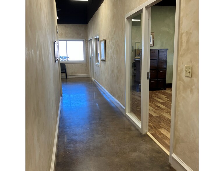 More Photos Of 2200 Garden Ln, Midland Service For Sale