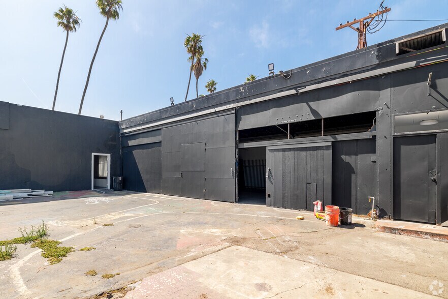 More Photos Of 2121 Lincoln Blvd, Venice Freestanding For Lease