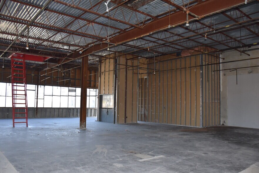 More Photos Of 7807 Main St, Houston General Retail For Sale