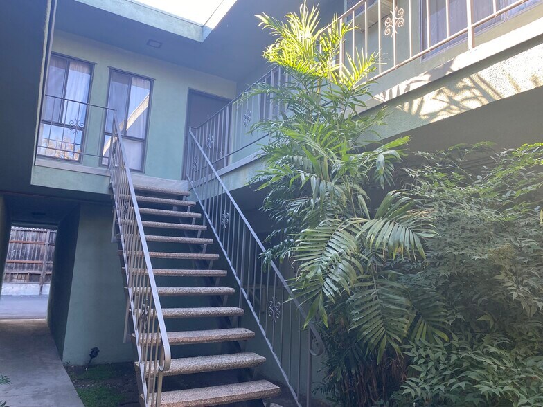 More Photos Of 10940 Hesby St, North Hollywood Apartments For Sale