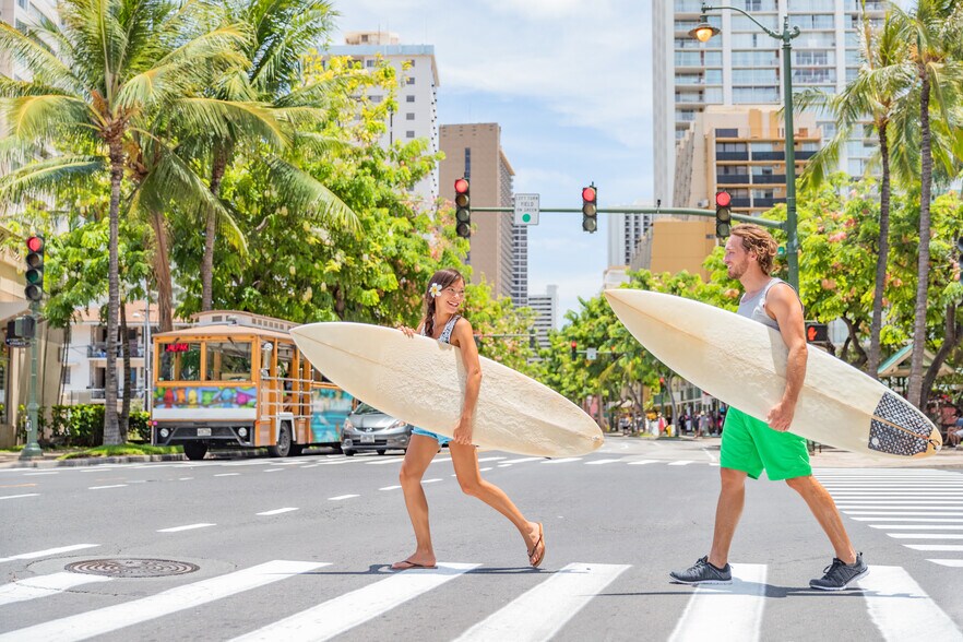 More Photos Of 353 Royal Hawaiian Ave, Honolulu Freestanding For Lease