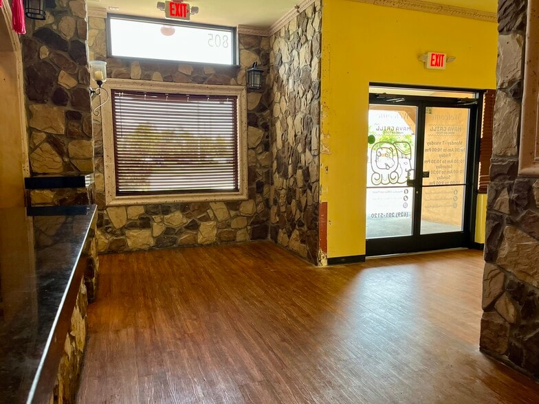 More Photos Of 805 Old Fort Pky, Murfreesboro Freestanding For Sale