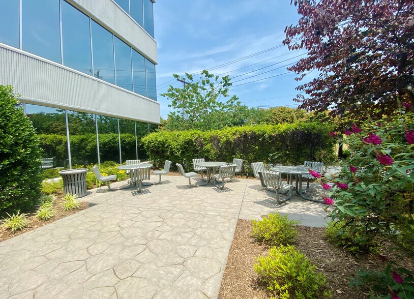 More Photos Of 1901 Roxborough Rd, Charlotte Office For Sale