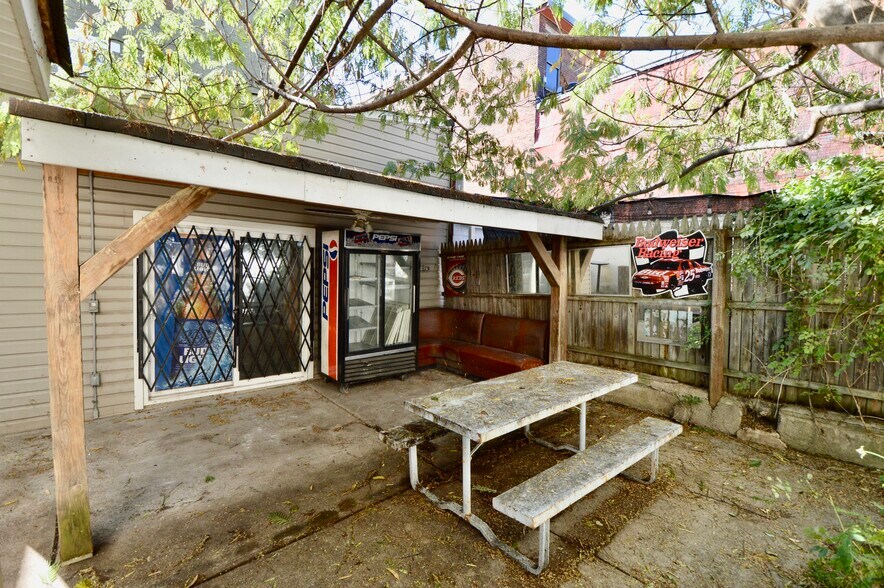 More Photos Of 254 W Pike St, Covington Storefront Retail Residential For Lease