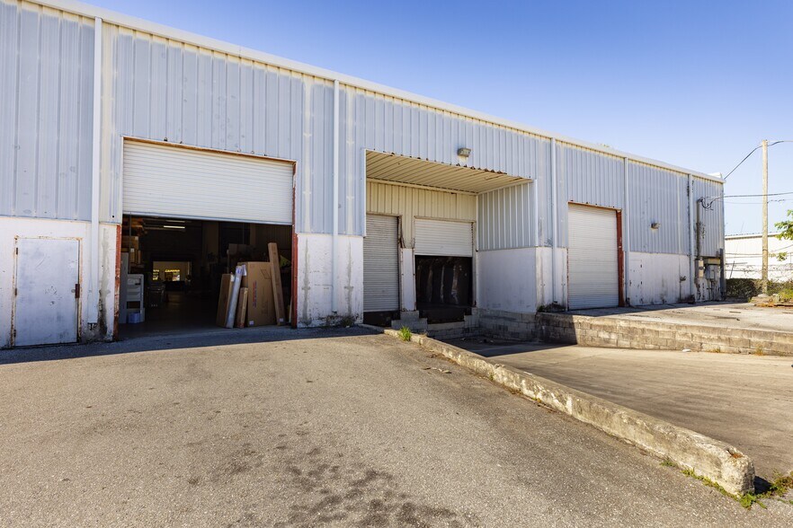 More Photos Of 6588 N Military Trl, West Palm Beach Light Distribution For Lease