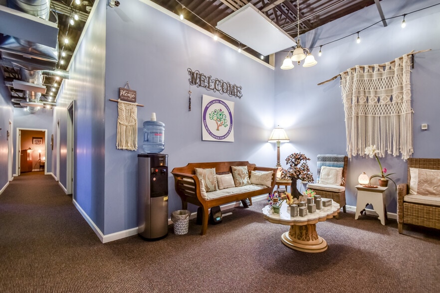 More Photos Of 1366 E 346th St, Eastlake Restaurant For Sale