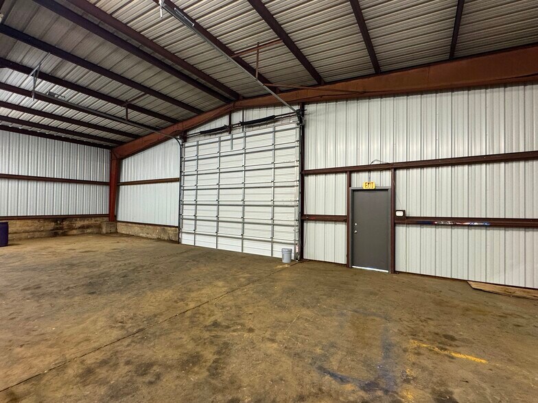 More Photos Of 6031 Fm 2767, Tyler Warehouse For Lease