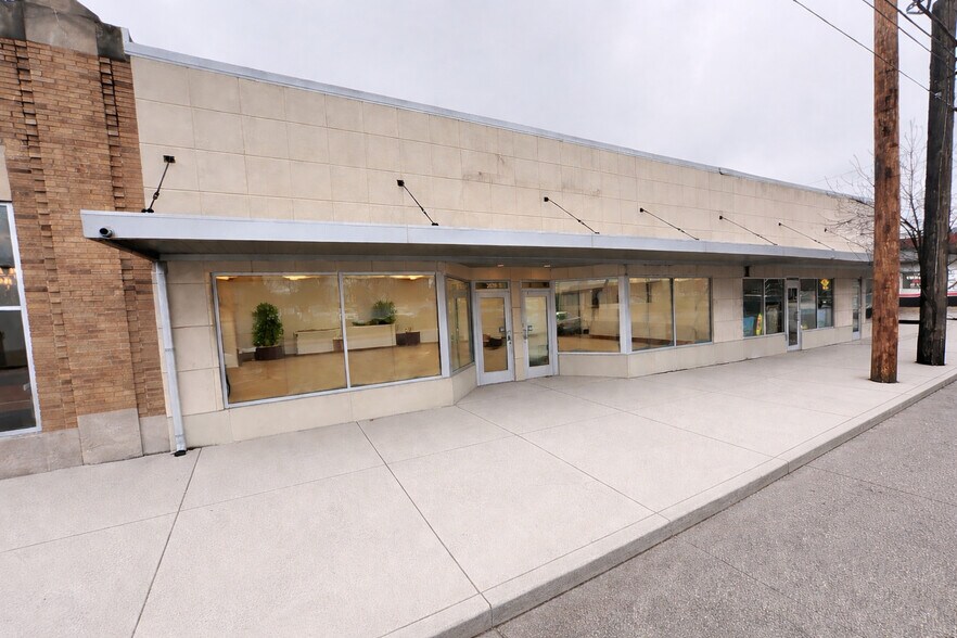 Primary Photo Of 3838 N Illinois St, Indianapolis Storefront For Sale