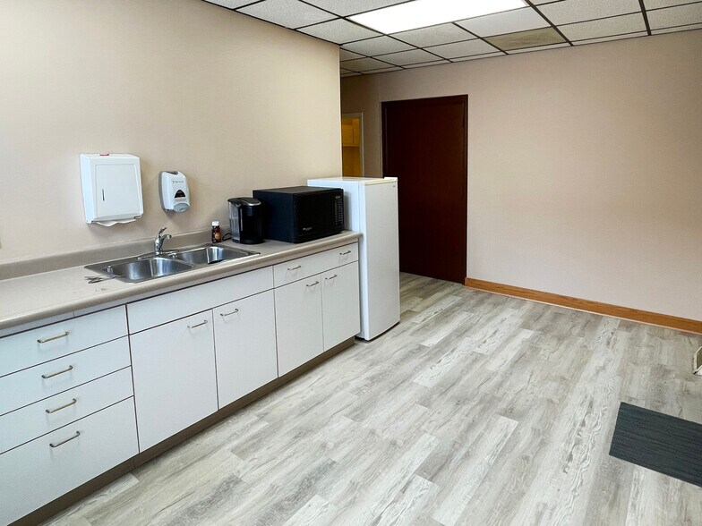 More Photos Of 1920 Monroe St, Madison Medical For Lease