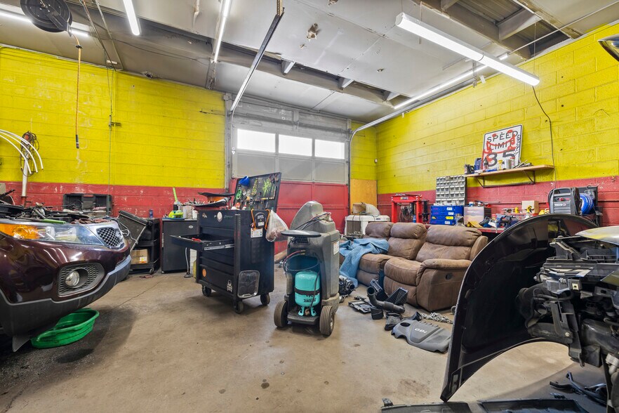 More Photos Of 4 S Main St, Longmont Auto Repair For Sale