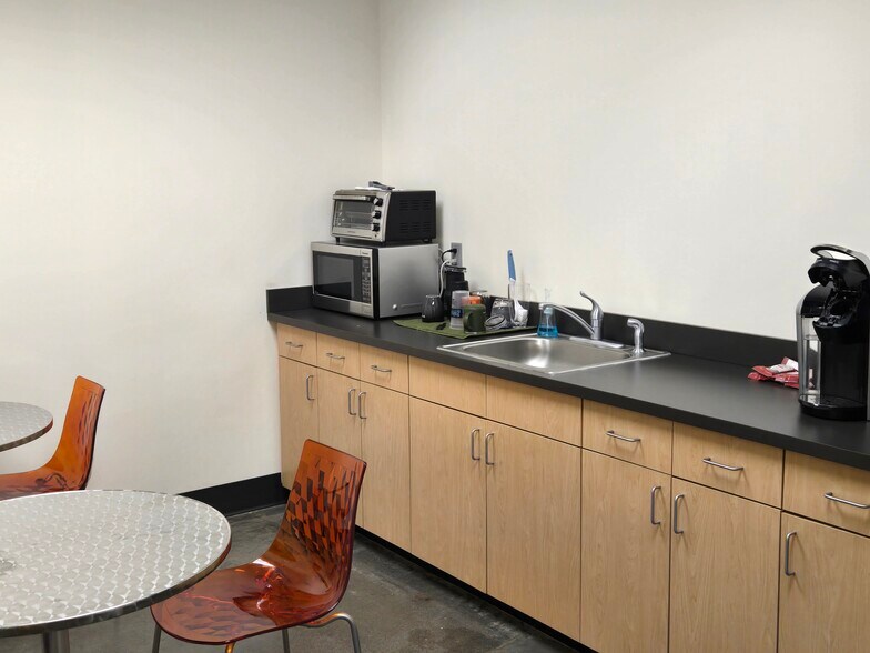 More Photos Of 7750B Trinity Rd, Cordova Light Distribution For Lease