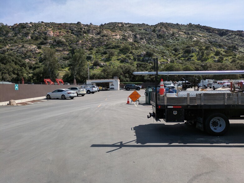 More Photos Of 15455 Olde Highway 80, El Cajon Contractor Storage Yard For Lease