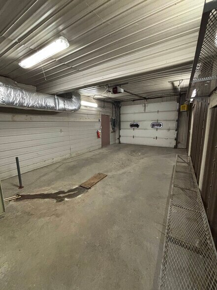 More Photos Of 7010 Parkway Rd, Greely Flex For Sale