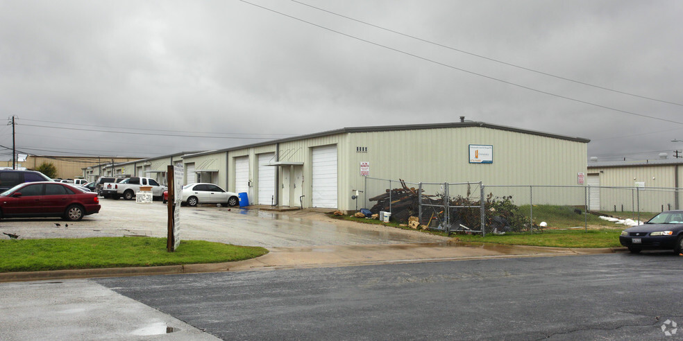 Primary Photo Of 9904 Gray Blvd, Austin Warehouse For Lease