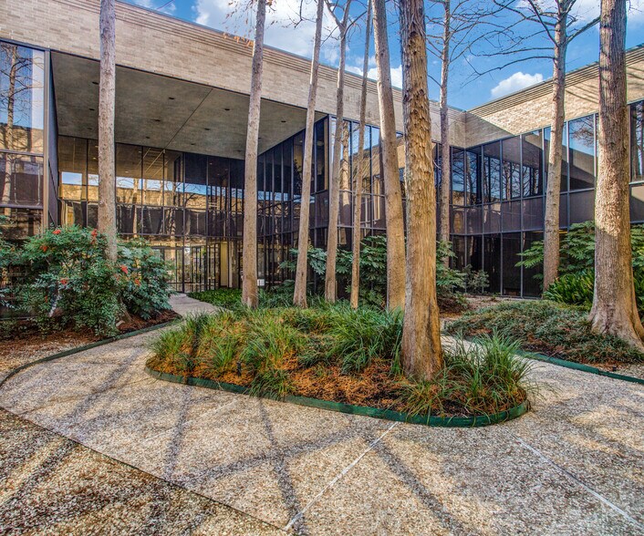 More Photos Of 7100 Regency Square Blvd, Houston Office For Lease