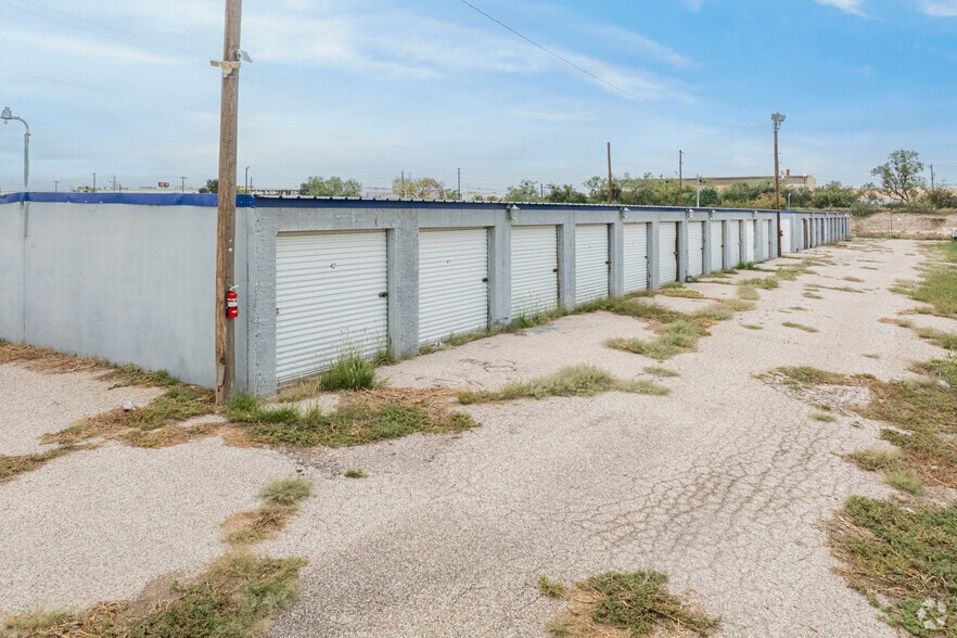 More Photos Of 910 W 29th St, San Angelo Self Storage For Sale