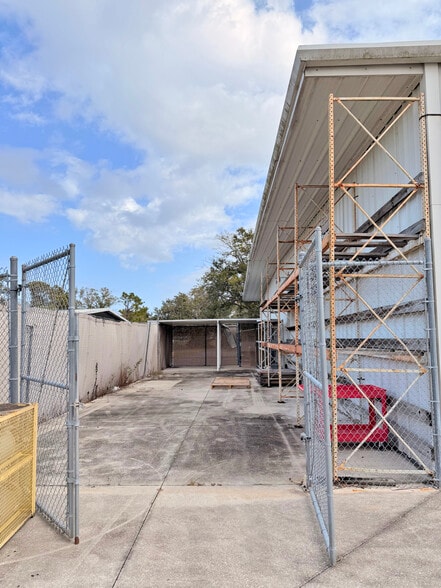 More Photos Of 2529 Commerce Pky, North Port Warehouse For Lease