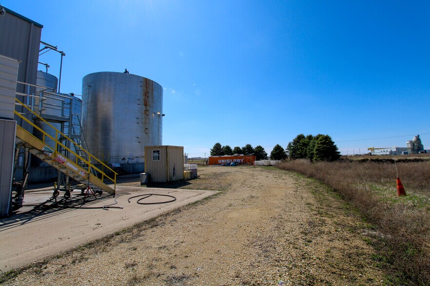 More Photos Of 5640 44th Ave S, Clinton Industrial For Sale