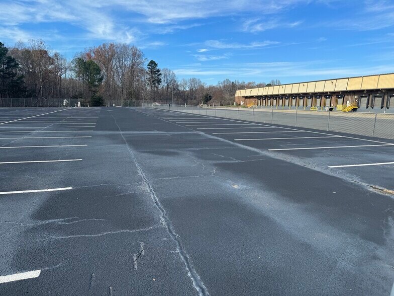 More Photos Of 7110 E Washington St, Mebane Distribution For Lease