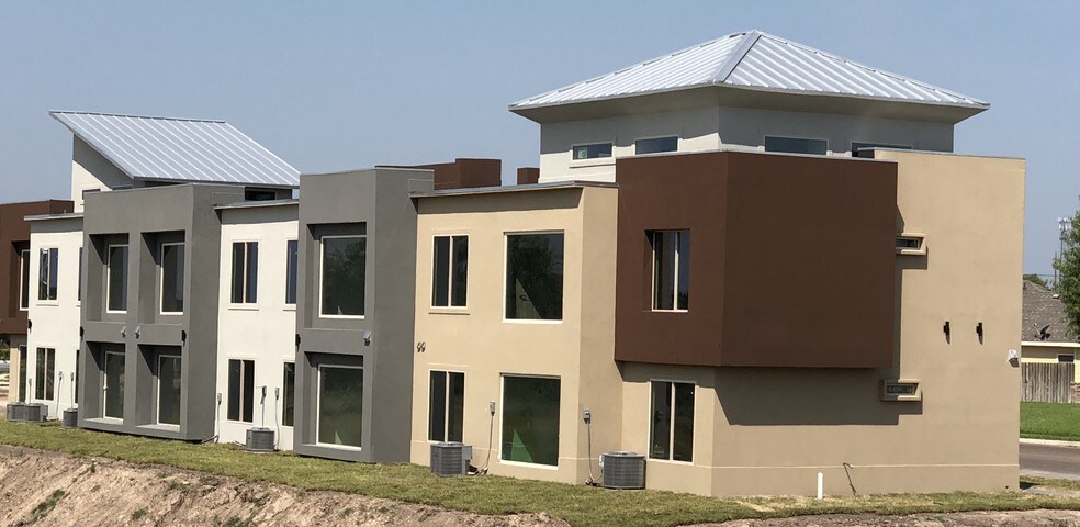 More Photos Of 305 Palm Shores, La Joya Multifamily For Sale