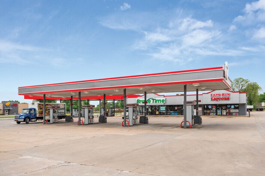 Primary Photo Of 303 Blake Dr, Wagoner Service Station For Sale
