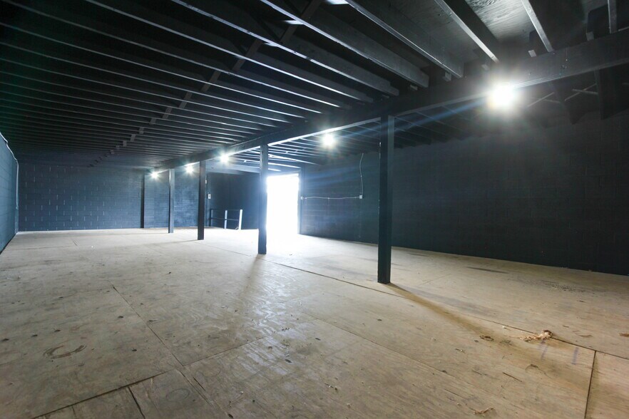 More Photos Of 36 Walnut St, Thurmont Warehouse For Lease