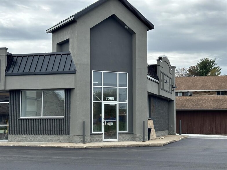 Primary Photo Of 708 Division St, Stevens Point Storefront For Lease