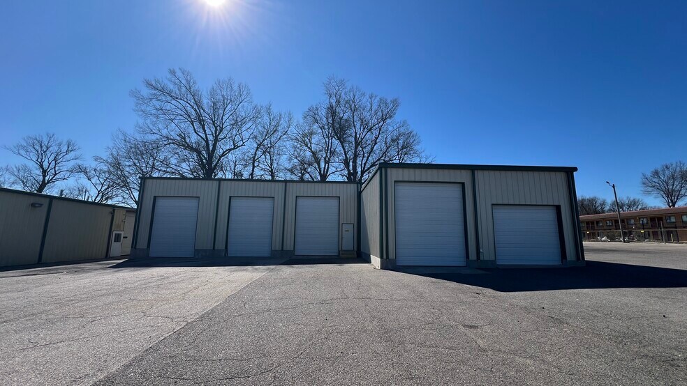 More Photos Of 1145 Brooks Rd, Memphis Mixed Retail For Sale