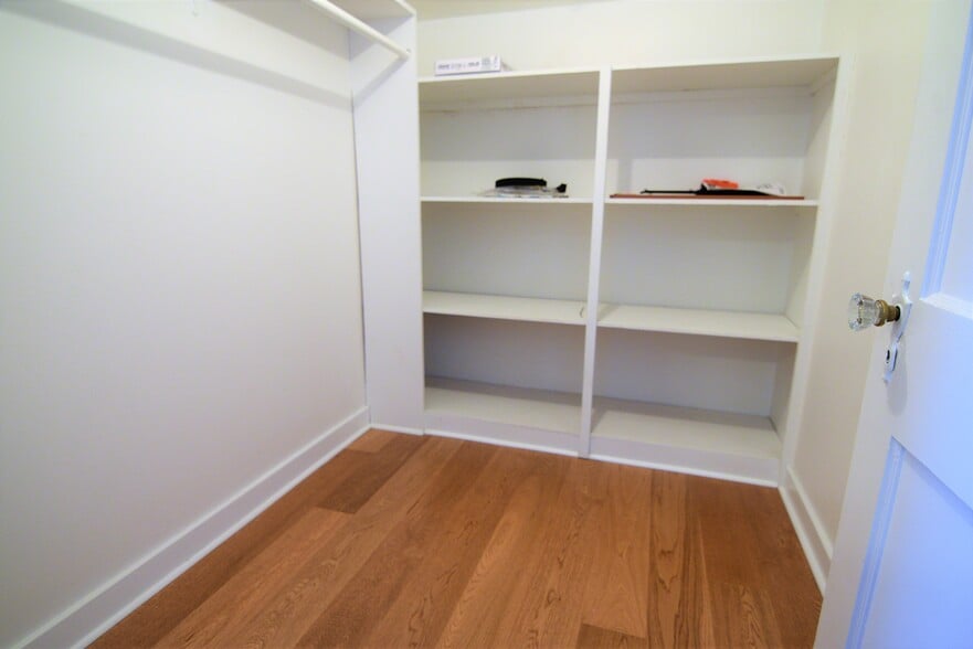 More Photos Of 460 E Main Rd, Middletown Medical For Sale