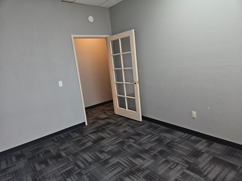 More Photos Of 16027-16029 SE McLoughlin blvd, Milwaukie Freestanding For Lease