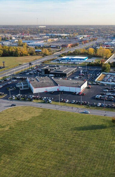 More Photos Of 5303 W Pike Plaza Rd, Indianapolis Auto Dealership For Lease