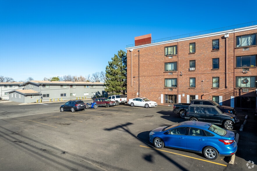 More Photos Of 152 Del Mar Cir, Aurora Apartments For Sale