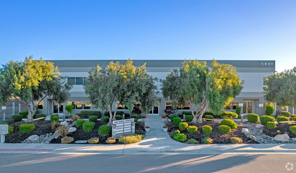 Primary Photo Of 1851 Airway Dr, Hollister Industrial For Lease